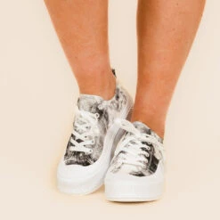 Stepping Into The Scene Sneakers, Black -Chic Soul Store 10 5c78b518 c0e1 4516 bc2c fba19a54aa29