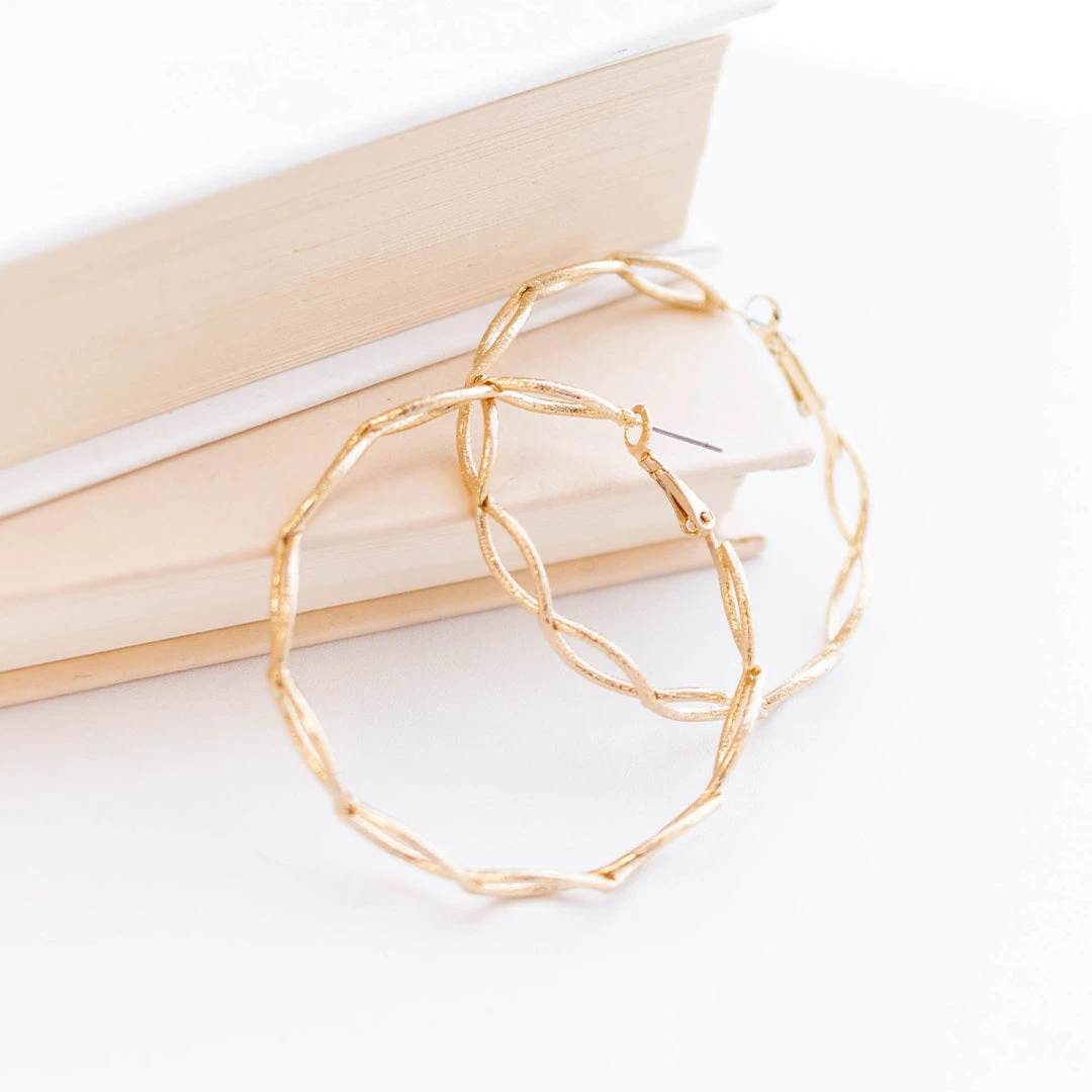 Twisted Beauty Earrings, Gold 5 Twisted Beauty Earrings, Gold - Image 3