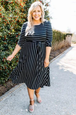 Holding Hands On The Boardwalk Dress, Black