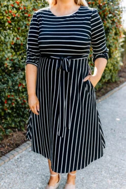 Holding Hands On The Boardwalk Dress, Black -Chic Soul Store 373A4838