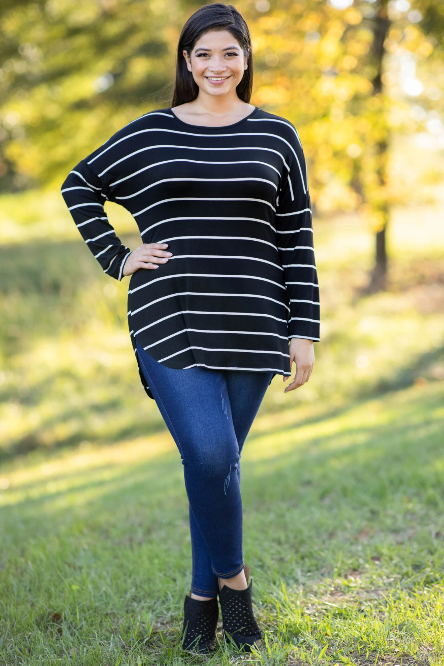 Looks Tempting Top, Black-Ivory 4 Looks Tempting Top, Black-Ivory - Image 2