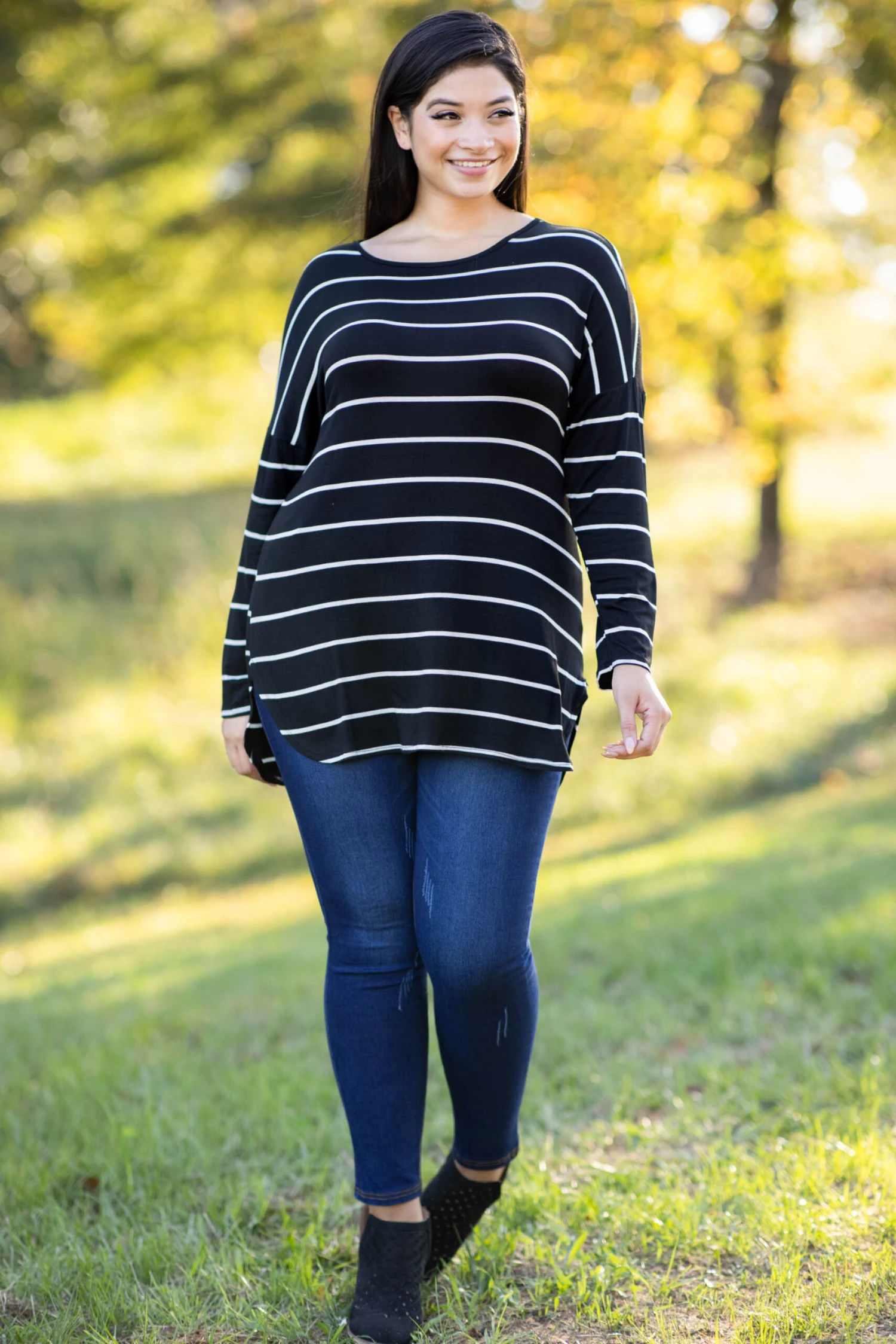 Looks Tempting Top, Black-Ivory 5 Looks Tempting Top, Black-Ivory - Image 3