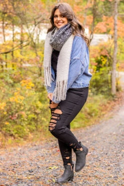 Frosty Kisses Scarf, Black -Chic Soul Store 5E1A7379