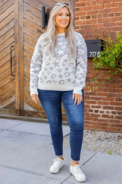 Making Moves Up As I Go Sweater, Gray/Ivory 9 Making Moves Up As I Go Sweater, Gray/Ivory -Chic Soul Store 5E1A8401