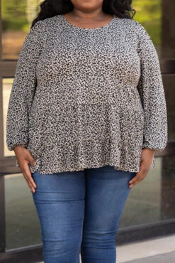 Hometown Throwdown Top, Olive 11 Hometown Throwdown Top, Olive -Chic Soul Store 5E1A8559 b99a8546 d1b4 4aa6 8be6 f8b77ad1dc42