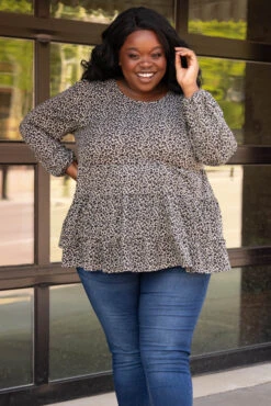 Hometown Throwdown Top, Olive