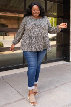 Hometown Throwdown Top, Olive 10 Hometown Throwdown Top, Olive -Chic Soul Store 5E1A8566