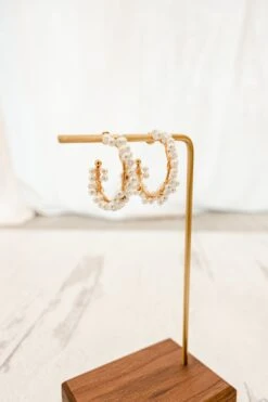 Beautiful Flower Earrings, Cream 10 Beautiful Flower Earrings, Cream -Chic Soul Store BeautifulFlowerEarrings Cream 1