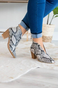 Super Sly Booties, Snake