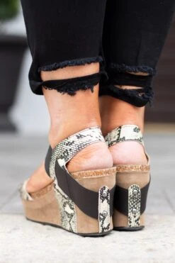 Staying Up Late Wedges, Beige -Chic Soul Store DSC9437ed