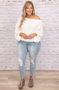 In The Know Skinny Jeans, Light Wash -Chic Soul Store DSC 6014 1369267b dd5d 4503 8c67 f39a1dfc4da0