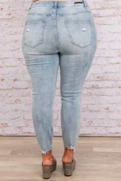 In The Know Skinny Jeans, Light Wash -Chic Soul Store DSC 6019 c7381745 9f00 46cb 9156 abee6713732e