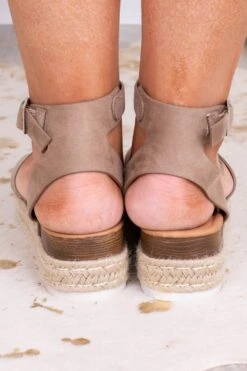 Time To Travel Sandals, Taupe -Chic Soul Store DSC 6388 51880652 9053 4be1 bb49 d3f7ad8b50d2