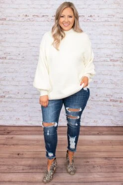 Light Steps Sweater, Cream -Chic Soul Store DSC 7066 d9b5d914 be32 4f80 9e47 5fe40dea289f