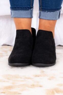 Foot In The Door Booties, Black -Chic Soul Store DSC 7319 c43603e8 8001 4d33 8778 0b4b63ad06d2