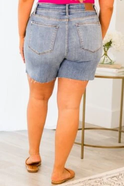 Judy Blue: Got Me Going Shorts, Medium Wash 14 Judy Blue: Got Me Going Shorts, Medium Wash -Chic Soul Store GotMeGoingShorts MediumWash 3