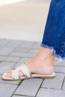 Hamptons Vibe Sandals, Gold -Chic Soul Store HamptonsVibeSandals Gold 4