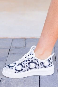 Morning Light Platform Sneaker, Black-White 11 Morning Light Platform Sneaker, Black-White -Chic Soul Store MorningLightPlatformSneaker Black White 4