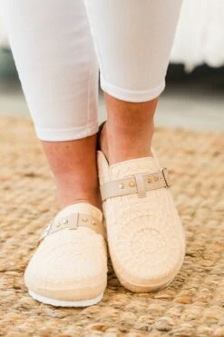 News To Me Sandals, Cream
