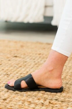 Palm Shores Sandals, Black 10 Palm Shores Sandals, Black -Chic Soul Store PalmShoresSandals Black 4