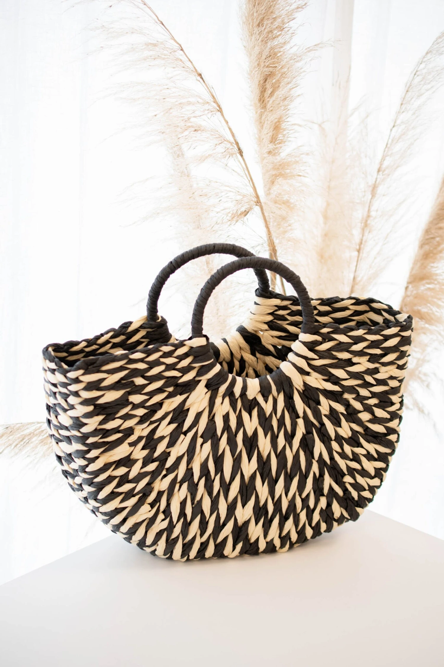 Relaxation Realm Bag, Black/Beige 3 Relaxation Realm Bag, Black/Beige