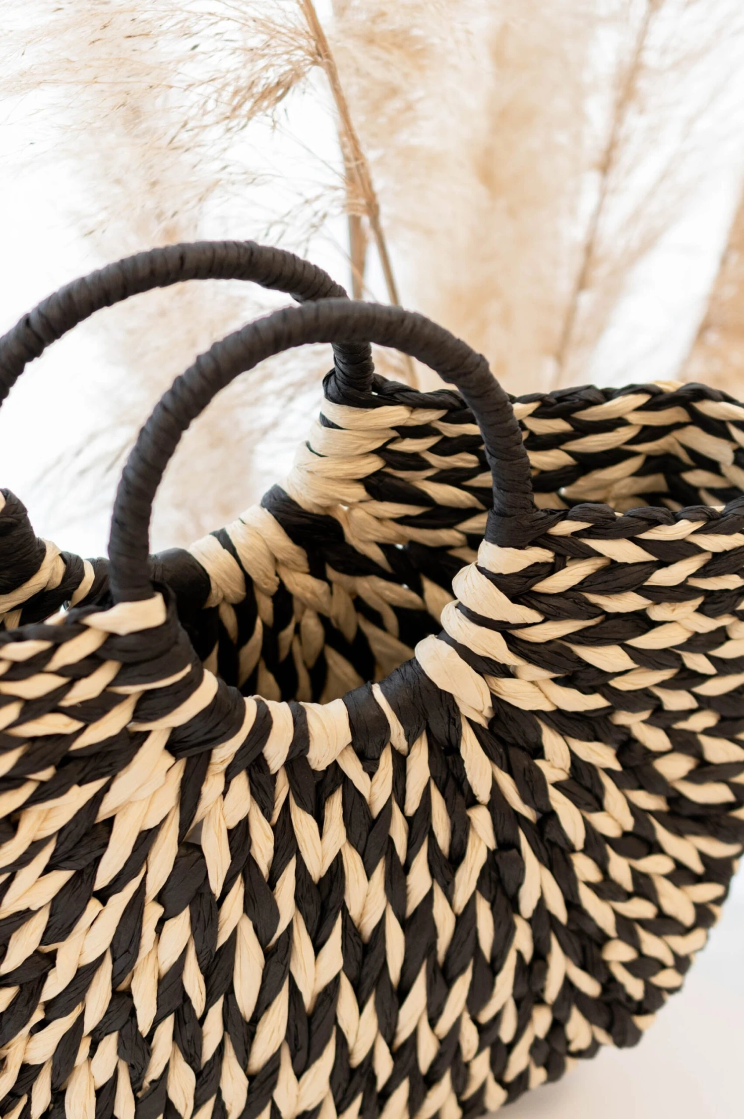 Relaxation Realm Bag, Black/Beige 4 Relaxation Realm Bag, Black/Beige - Image 2