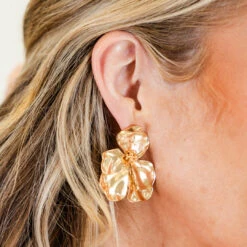Timeless Flowers Earrings, Gold -Chic Soul Store TimelessFlowersEarrings Gold 4