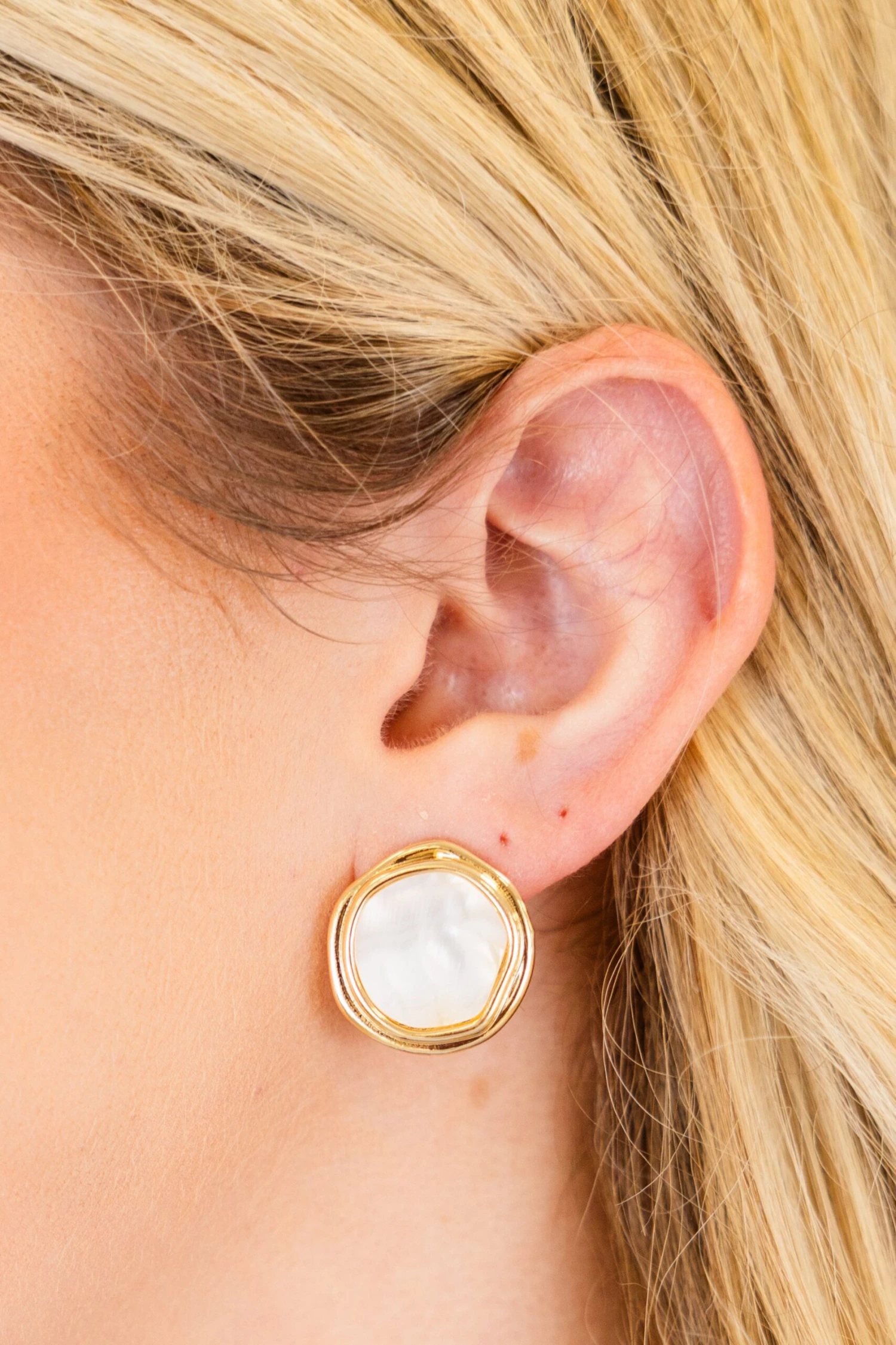 Wishing Well Earrings, White 3 Wishing Well Earrings, White