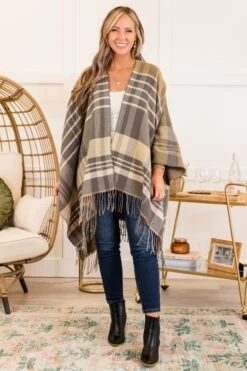 Woolen Whisper Poncho, Gray -Chic Soul Store WoolenWhisperPoncho Gray 6